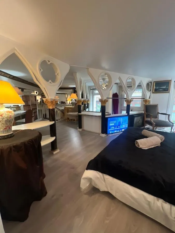 Av Montaigne Champs Elysee Paris